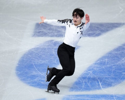 Kagiyama uses mistake by Malinin to lead short program at Grand Prix Final