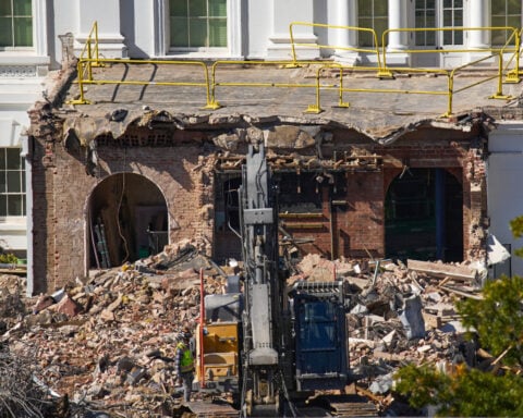 White House is expected to submit plans for new ballroom to planning commission this month