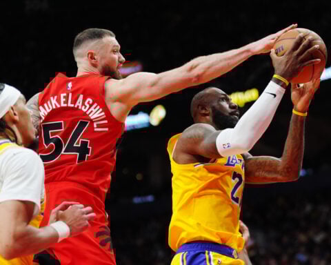 LeBron James' 1,297-game double-digit scoring streak ends but he gets winning assist vs. Raptors