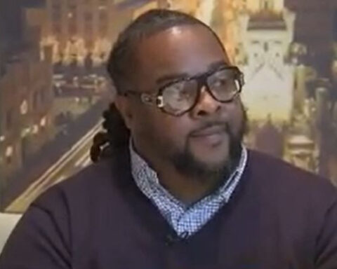 Woman who gave birth in car after being discharged meets with hospital; father speaks out