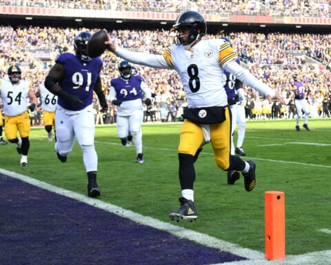 Late reversal helps Steelers hold on for 27-22 win over Ravens and sole possession of division lead