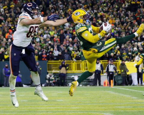 Keisean Nixon has game-sealing INT and Packers overtake Bears for NFC North lead with 28-21 win