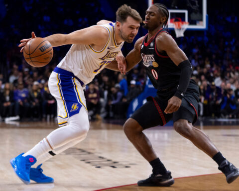 LeBron James' vintage performance leaves Philly crowd in awe