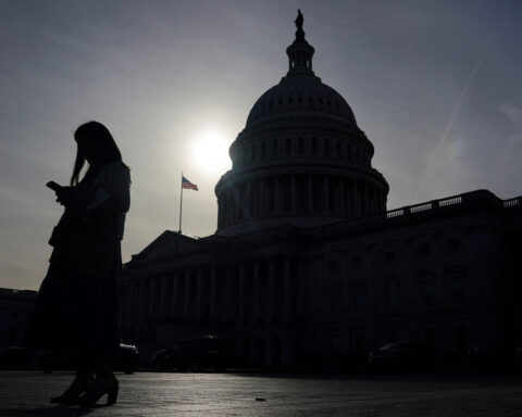 Trump says he’ll sign executive order blocking state AI regulations, despite safety fears