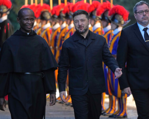 Pope criticizes US bid to 'break apart' US-Europe alliance, insists on Europe role in Ukraine peace