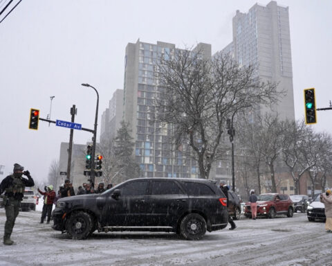 Federal agents use pepper spray on crowd in Somali neighborhood of Minneapolis amid Trump crackdown