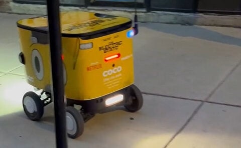 Thousands sign petition to pause robot deliveries after alleged crashes, obstructions in Chicago