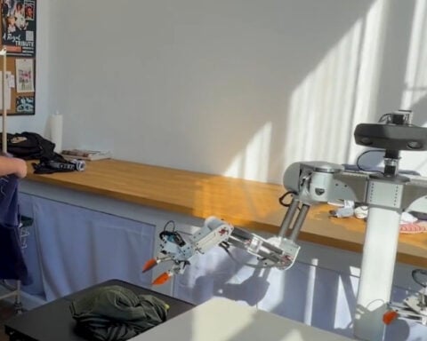 Clothes-folding robot joins San Francisco laundry business's workforce