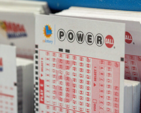 Powerball jackpot hits $1 billion after no Wednesday winner