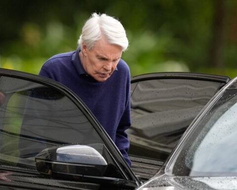 Prison officials tell judge ex-Abercrombie & Fitch CEO is competent to stand trial