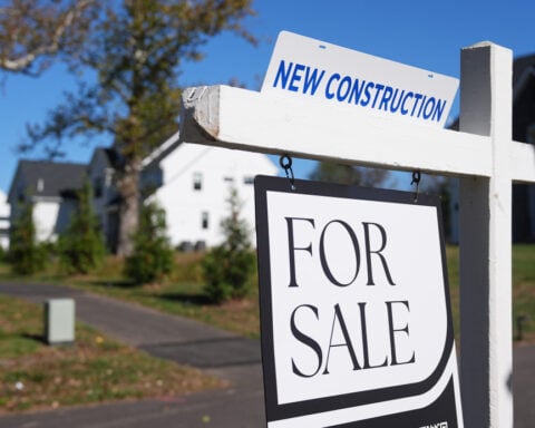 Average US long-term mortgage rate ticks up to 6.22%, but remains close to its low for the year