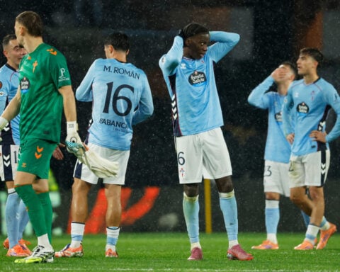 Aston Villa wins 8th straight game with 2-1 victory over Basel in Europa League