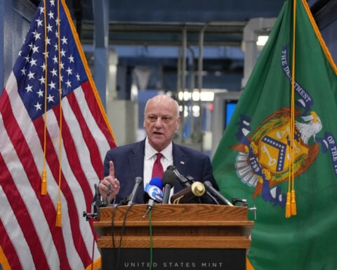 New coins will commemorate 250th anniversary of American independence. Here's how they'll look