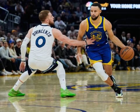Curry scores 39 in return but Timberwolves top Warriors 127-120 without Edwards