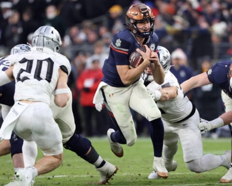 Horvath to Heidenreich on 4th-and-goal leads No. 22 Navy to a 17-16 win over Army