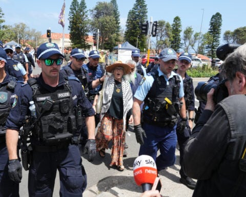 Australia to tighten gun laws after Bondi Beach Hanukkah massacre