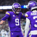 Vikings severely damage Cowboys' playoff hopes, beating Dallas 34-26