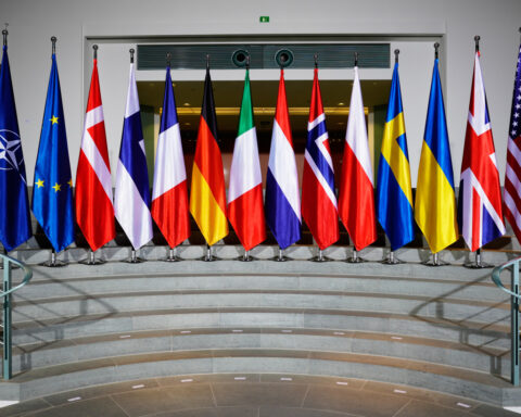 U.S officials say Washington has agreed to give Ukraine security guarantees in peace talks