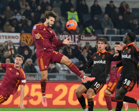 Roma beats Como to tighten Serie A title race