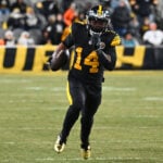 Aaron Rodgers and Steelers freeze out Dolphins, stay atop AFC North with 28-15 win