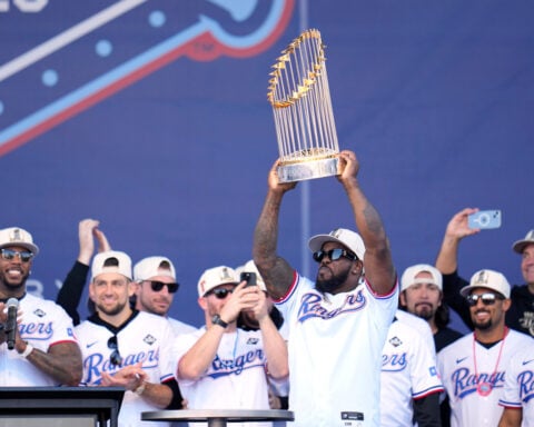 Adolis García finalizes $10M, 1-year contract with Phillies, expected to play right field