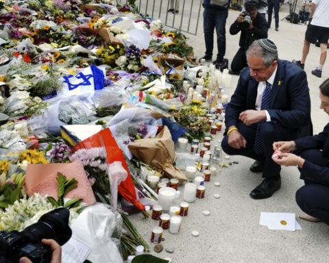 England and Australia players to wear black armbands in Ashes tribute to Bondi shooting victims