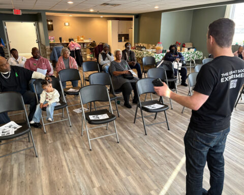 To find living donors for kidney transplants, a pilot program turns to social networks