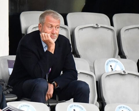 UK gives Abramovich last chance to give Chelsea sale proceeds to victims of Russia's war in Ukraine