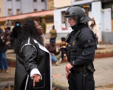 Spanish police evict hundreds of migrants from squat deemed unsafe