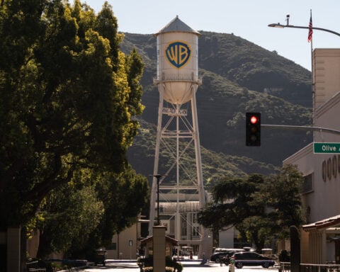 Warner Bros recommends investors reject Paramount's offer in favor of Netflix's