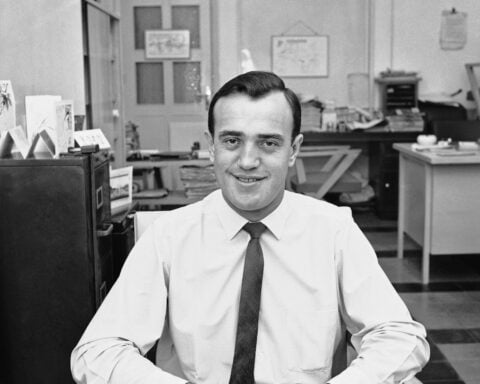 Pulitzer Prize-winning correspondent Peter Arnett, who reported on Vietnam and Gulf wars, has died