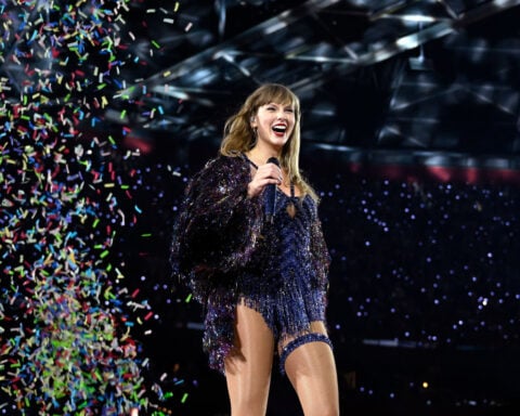 Taylor Swift gives an ‘early gift’ to fans this holiday season