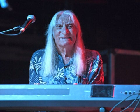 Fans help former Grateful Dead member pay for cancer treatment