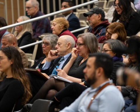 Illinois panel's first meeting over federal misconduct focuses on chemical agents