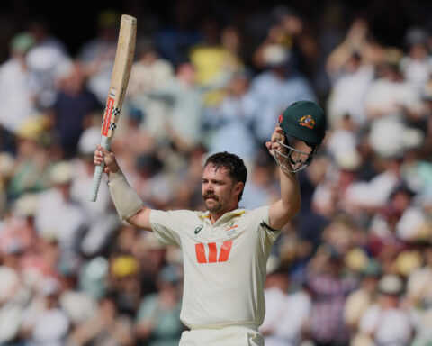 Head's hundred helps Australia to a 356-run lead in 3rd Ashes test against England