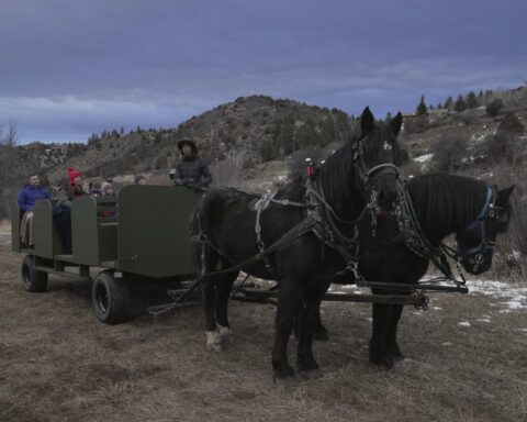 Warm weather and low snowpack bedevil Western ski resorts