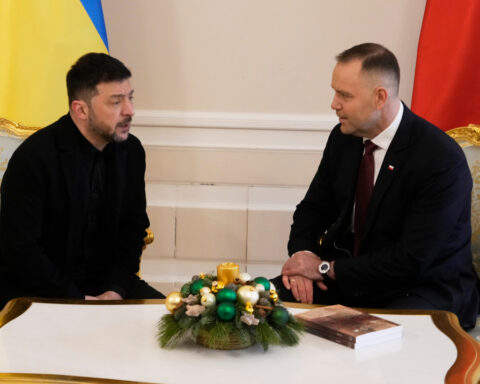 Ukrainian and Polish presidents show unity against Russia, address historical tensions