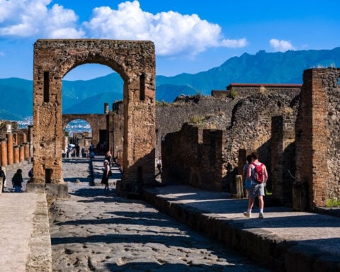 A Pompeii site reveals the recipe for Roman concrete. It contradicts a famous architect’s writings
