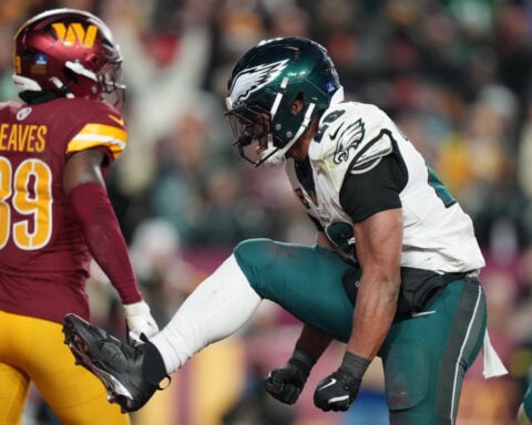 Jalen Hurts and the Eagles win their second NFC East title in a row by beating the Commanders 29-18