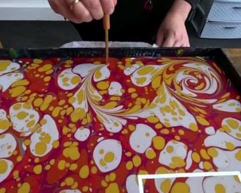 ‘I found my voice’: Turkish artist brings traditional water marbling art, or ebru, to Milwaukee