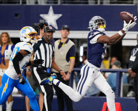 Justin Herbert keeps Chargers rolling toward playoffs with 34-17 win over Cowboys