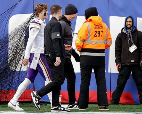 X-rays negative for Vikings QB J.J. McCarthy after injuring his right hand