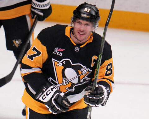 Sidney Crosby breaks Penguins scoring record previously held by Mario Lemieux