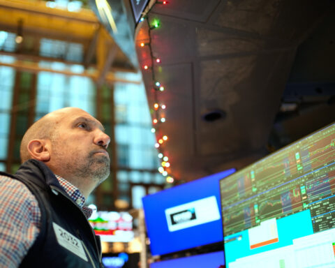 US stocks rise at the start of a holiday-shortened week