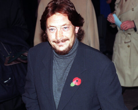 Singer-songwriter Chris Rea, known for 'Driving Home for Christmas,' dies at 74