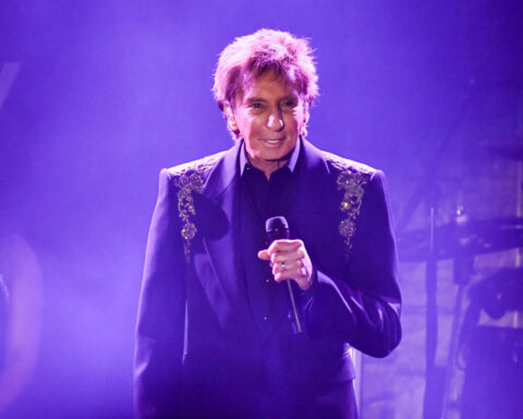 Barry Manilow has early-stage lung cancer and will undergo surgery