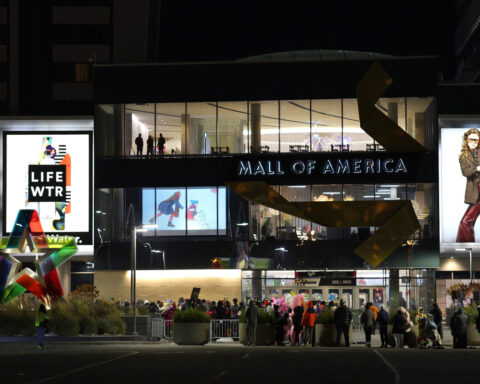 Cautious shoppers step up spending to start holiday season