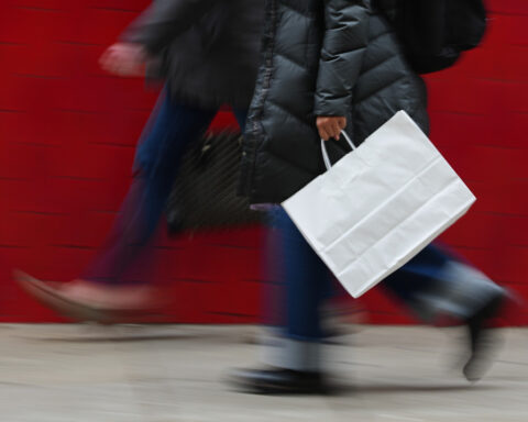 Resilient US consumers drive strongest economic expansion in 2 years