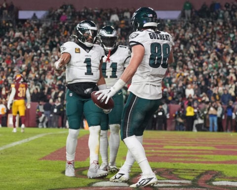 Pro Picks: Bills will edge Eagles and 49ers will beat the Bears