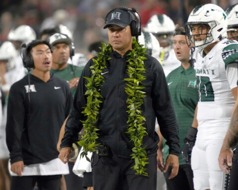 Hawaii stuns Cal in 35-31 in Hawaii Bowl on backup QB Luke Weaver's last-minute TD pass
